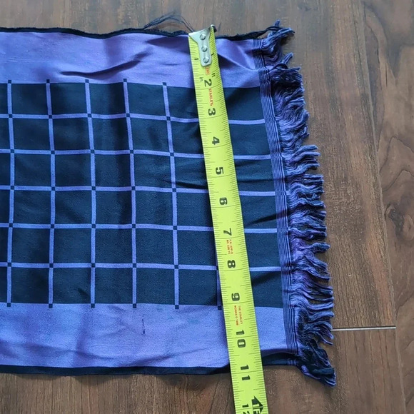 ⭐3/$15 Vintage Scarf - Picture 3 of 6